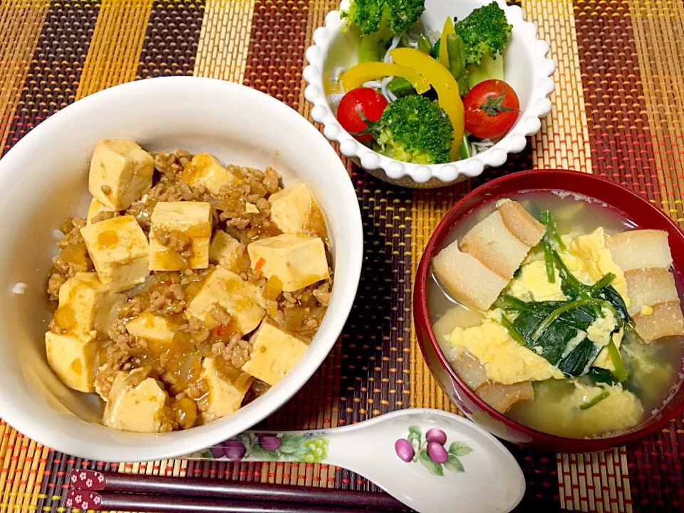 Snapdishの料理写真:♡夜ご飯〜麻婆丼、サラダ、ほうれん草とお麩たまご味噌汁〜♡|miyuさん