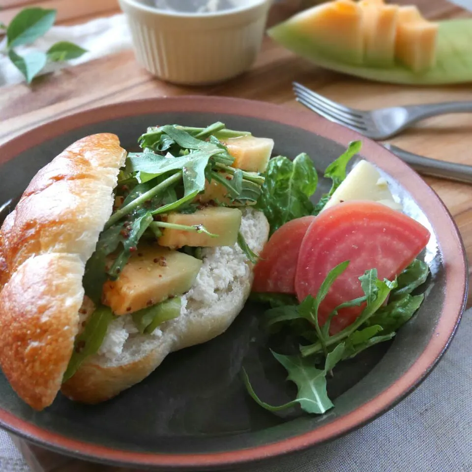 Snapdishの料理写真:Melon Salad Sandwich with Honey Mustard Vinaigrette／メロンサラダのサンドイッチ〜ハニーマスタードドレッシングで|まちまちこさん