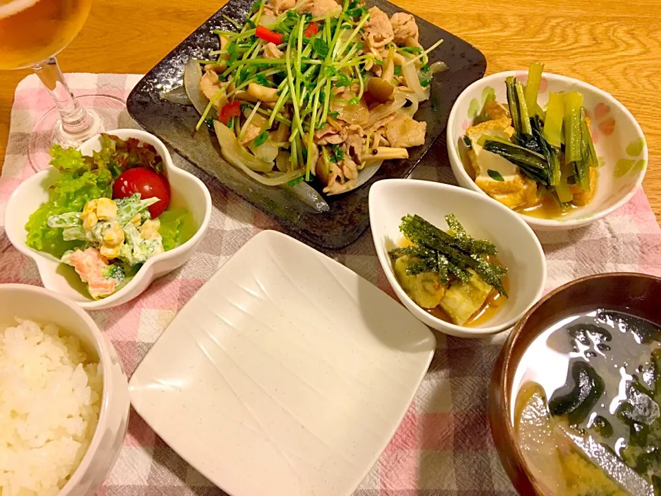 ＊豚肉と豆苗と新玉葱のポン酢炒め
＊厚揚げと小松菜の煮浸し
＊焼きナス〜生姜醤油
＊コーンとブロッコリーのマヨサラダ
＊大根と人参とワカメの味噌汁|モケモケさん