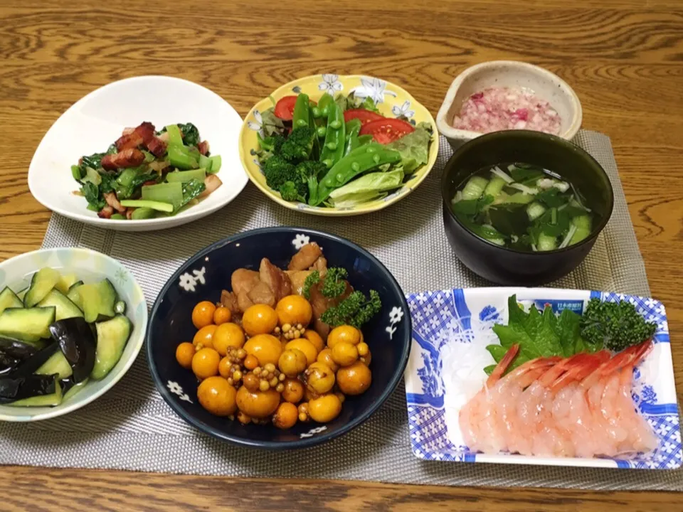 ベーコンと朝採り小松菜炒め・サラダ・むらさき玉ねぎドレッシング・野菜スープ・甘エビ・キンカン（鶏もつ）の照り煮・水茄子漬物|美也子さん