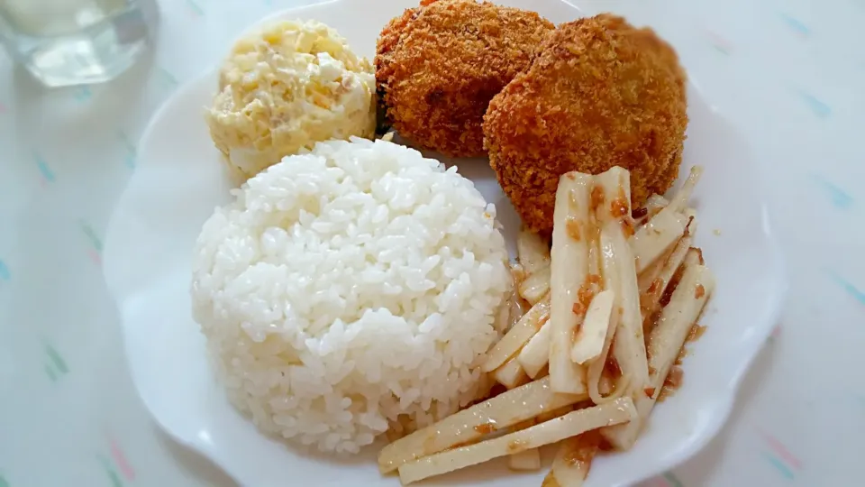 ランチぷれーと芋定食☆コロッケ、ポテトサラダ、山芋短冊|みぽりんさん