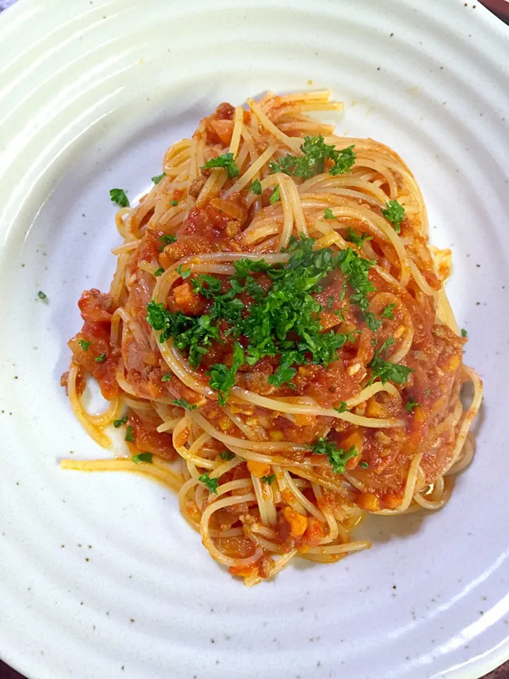 我が家のトマト・玉ねぎ・人参・パセリ・セロリで久しぶりに作ったミートソース🍝|椿さん