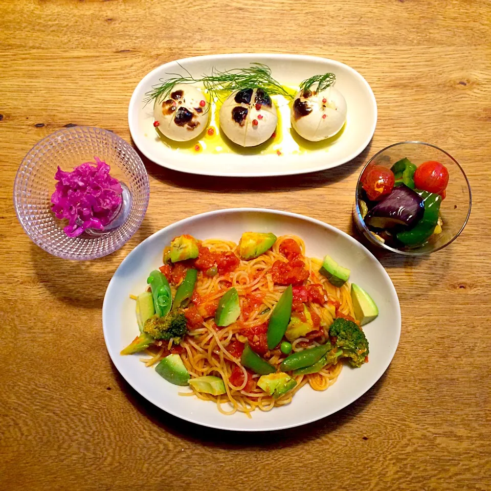 Snapdishの料理写真:vegan
緑の野菜とトマトソースのパスタ
紫キャベツのザワークラウト
焼きカブ
ナス、ピーマン、トマトのマリネ|makiko_aさん