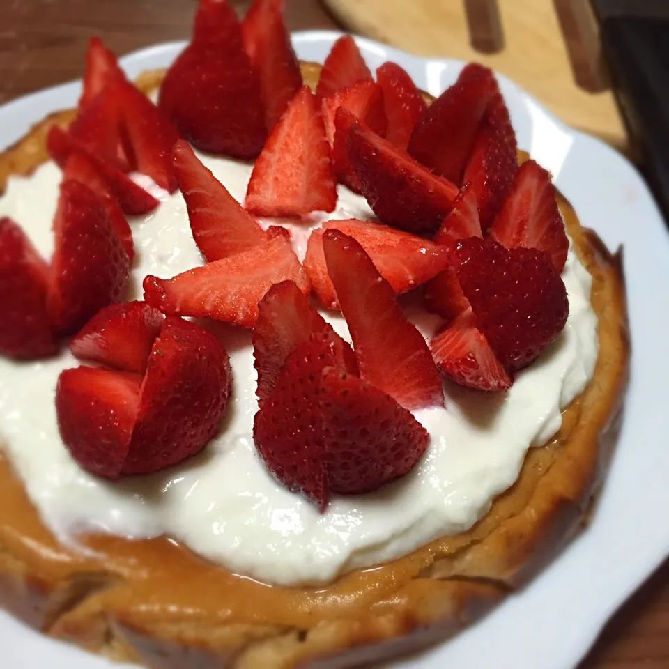 水切りヨーグルトでチーズケーキ
生地にもイチゴ入り🍓
トッピングのクリームも水切りヨーグルトで‼︎|まるちゃんさん