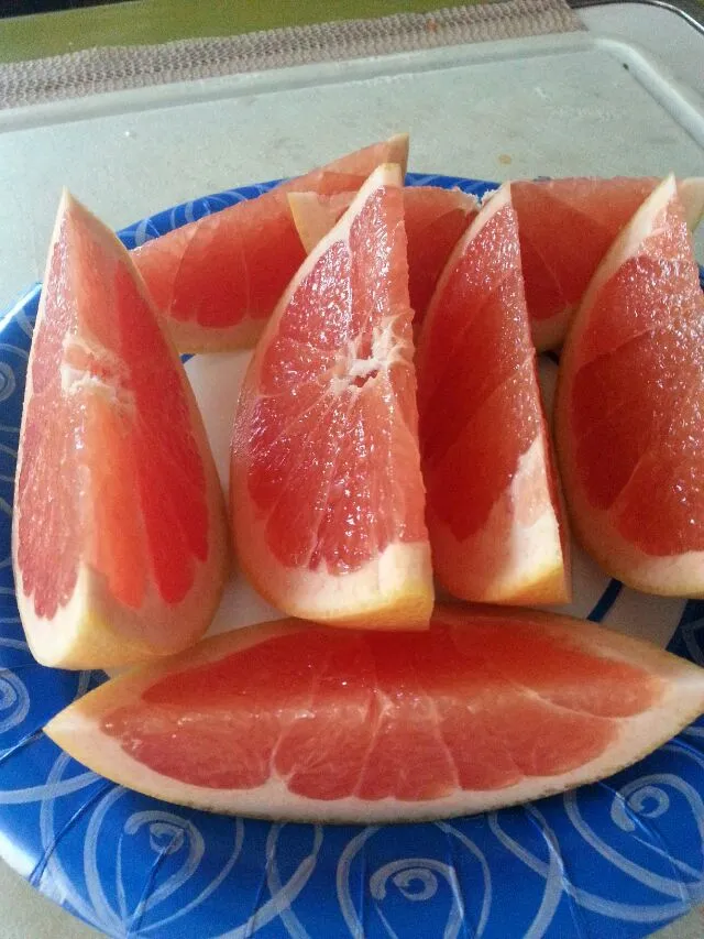 Snapdishの料理写真:breakfast. pink grapefruit.|Polly Gelfusoさん