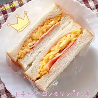 Snapdishの料理写真:玉子とベーコンのサンドイッチ|Hinataฅ˄·͈༝·͈˄さん