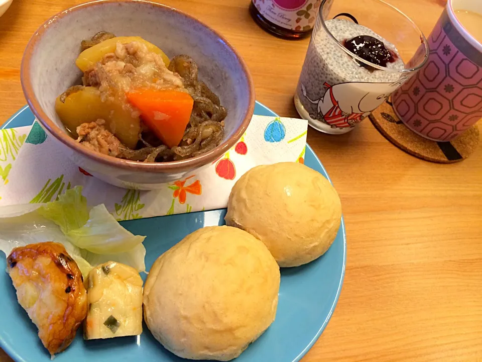 Snapdishの料理写真:5月12日の朝ごはん☀︎👨👩【基本】簡単比率de肉じゃが★母の味♪新じゃがでも | レシピブログ|Sanjiさん