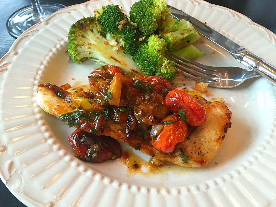 Pan-Roasted Chicken with Cherry Tomato-Herb Sauce|K Goodnessさん