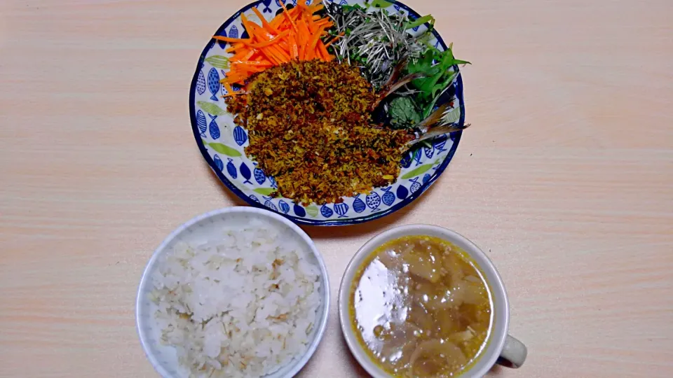 5月１０日　いわしのカリカリパン粉焼き　にんじんラペ　リーフサラダ　玉ねぎスープ|いもこ。さん