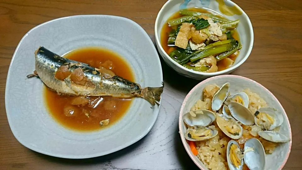 Snapdishの料理写真:いわしの梅煮、小松菜の煮浸し、あさりご飯|よめちゃんさん