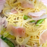 Snapdishの料理写真:生ハムとアスパラのクリームパスタ|yukinkoさん