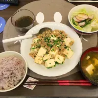 Snapdishの料理写真:鶏そぼろとお豆腐の塩麻婆とあおさとお豆腐のお味噌汁|ねぇねぇさん