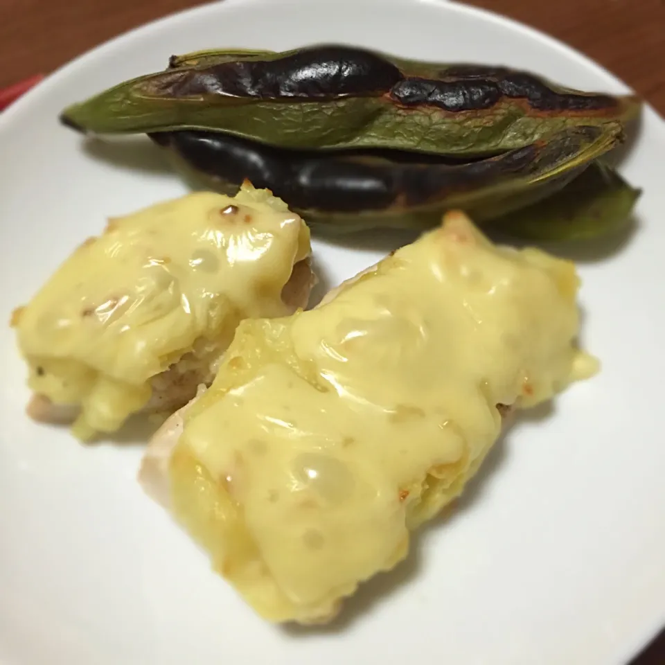 チキンのポテトチーズ焼き
そら豆の焼いただけ〜（≧∇≦）（笑）|まるちゃんさん