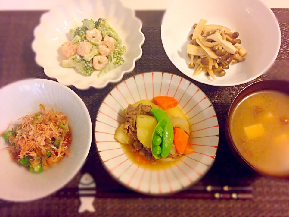 [Weekday dinner] 肉じゃが/エビとブロッコリーのサラダ/きのこの和風マリネ/オクラと納豆のねばねば小鉢/なめこのお味噌汁|Marinaさん