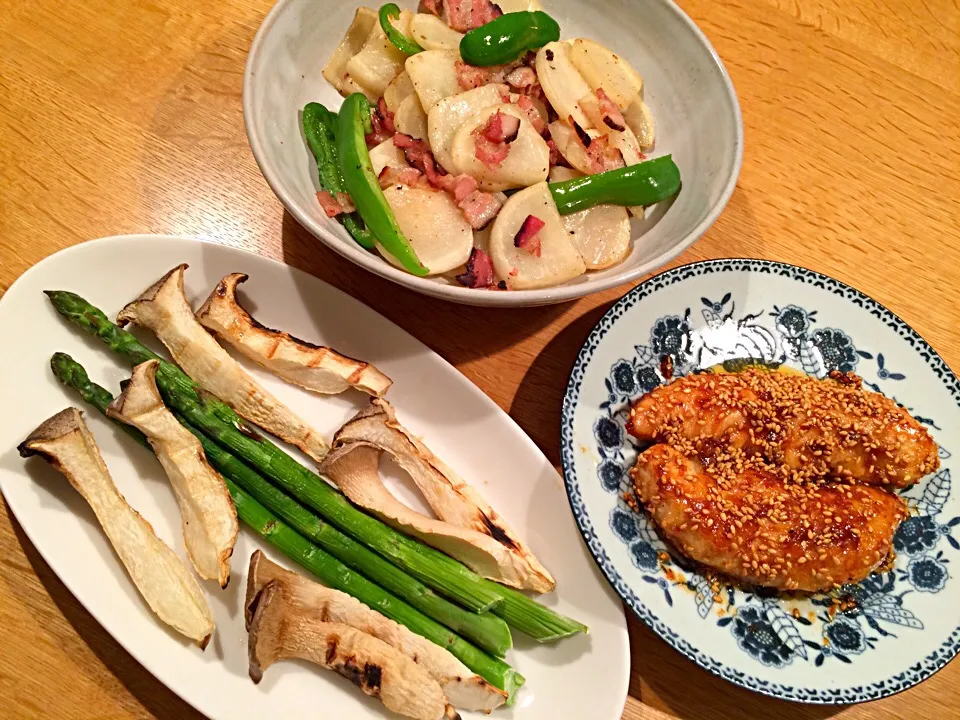 ✨ササミの自家製焼肉だれ胡麻焼き
✨蕪とピーマンのベーコン炒め
✨エリンギと庭で採れたアスパラ〜 焼き|doc3387さん