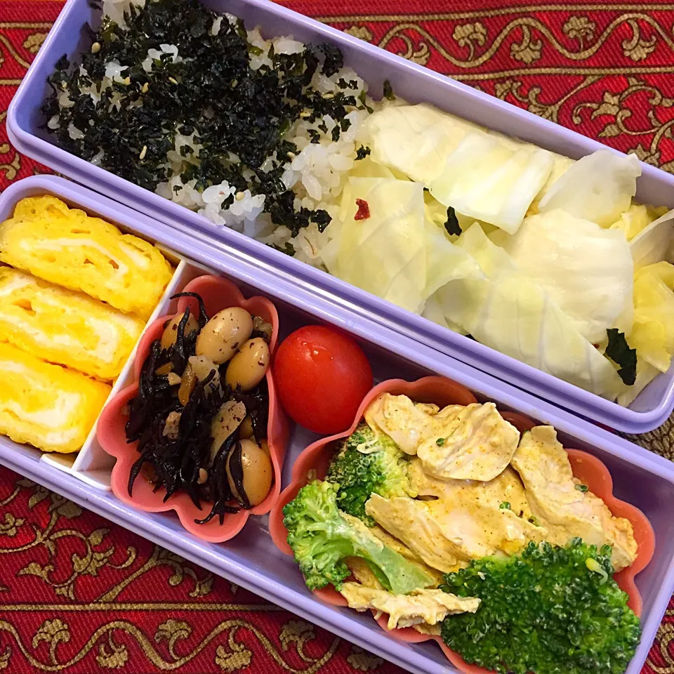 Snapdishの料理写真:鶏ささみとブロッコリーのカレーマヨ和えとワカメご飯弁当|もえさん