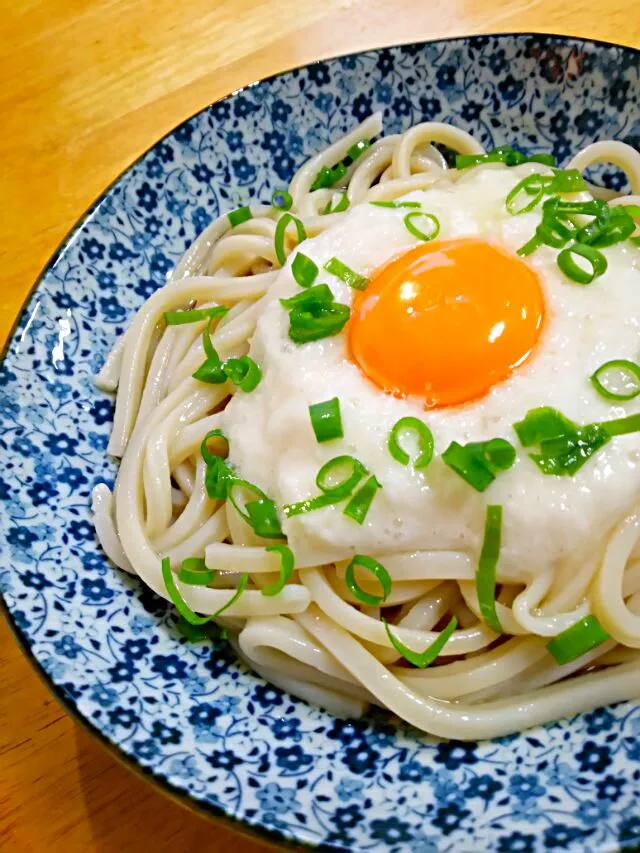 冷やしとろろぶっかけうどん|徳之島トトロンヌさん