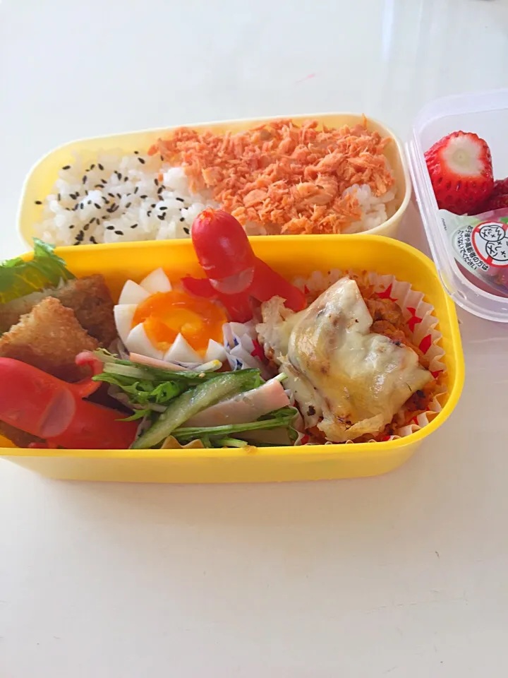 ２０１６年５月１３日 息子のお弁当♡
【イチゴは家庭菜園🍓】|えり♡さん