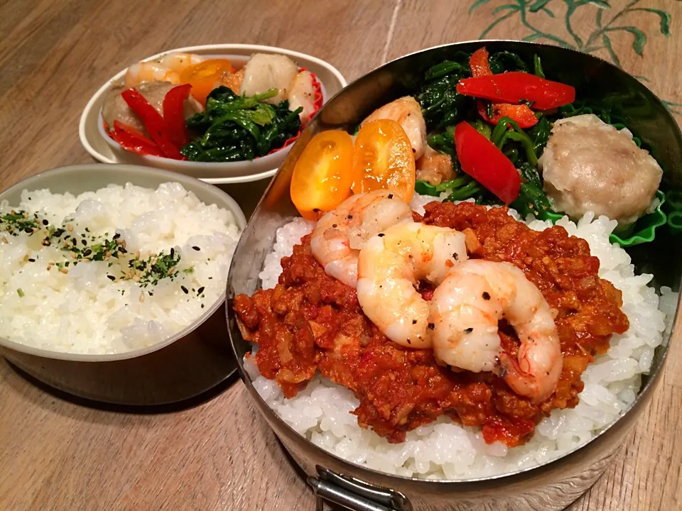 今日のお弁当
#トマトドライカレー
#ほうれん草炒め
#冷凍シュウマイ|おゆさん