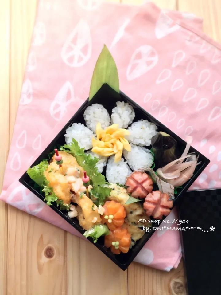 ひじき入り鶏のつくね 
冷凍づくしお弁当😅|ONI*MAMA*さん