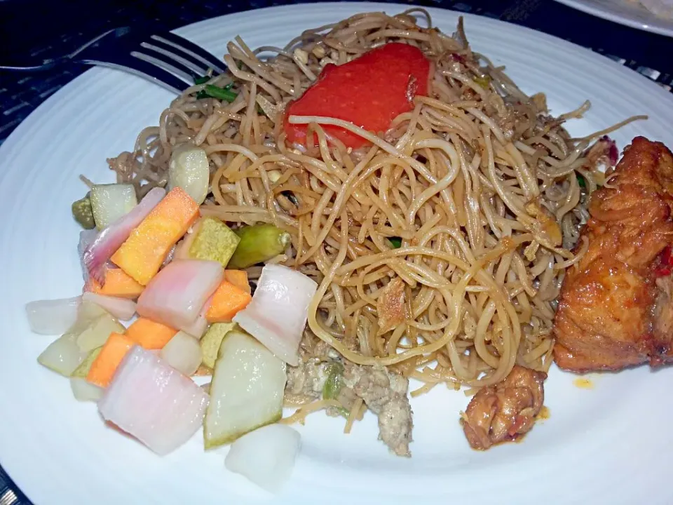 Snapdishの料理写真:Bihun Goreng Ayam Bumbu Rujak..
#IndonesianFood #GrandTjokro|Putri Maulidiyantiさん