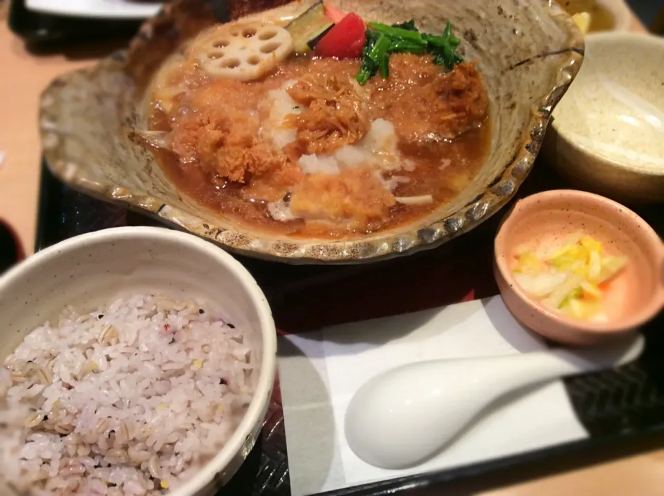 Snapdishの料理写真:大戸屋さんのカツ煮定食😋|アライさんさん