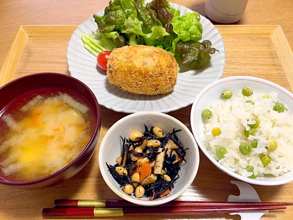 Snapdishの料理写真:旬の食材を使った、コロッケの夜定食🌸|acoyaさん