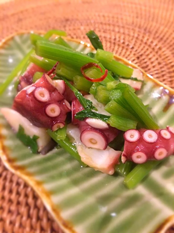 Snapdishの料理写真:チョッパー＆ホヌさんの料理 香り野菜と蛸のレモンサラダ🌿🍃🐙🍋
酒のツマミに😁✌🏼️|acoさん