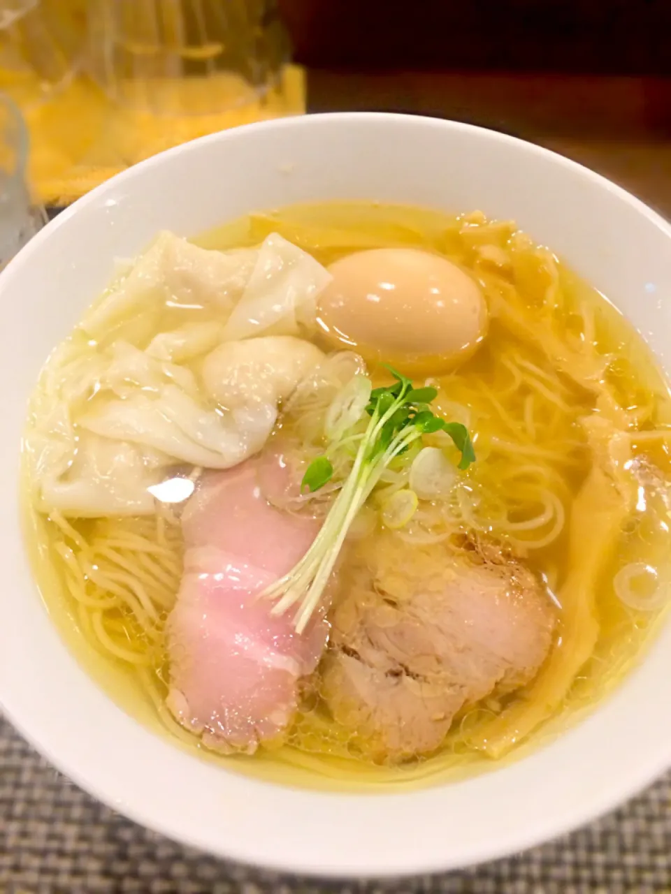 Snapdishの料理写真:えびワンタン味玉 塩らぁ麺@らぁ
麺やまぐち 辣式|morimi32さん