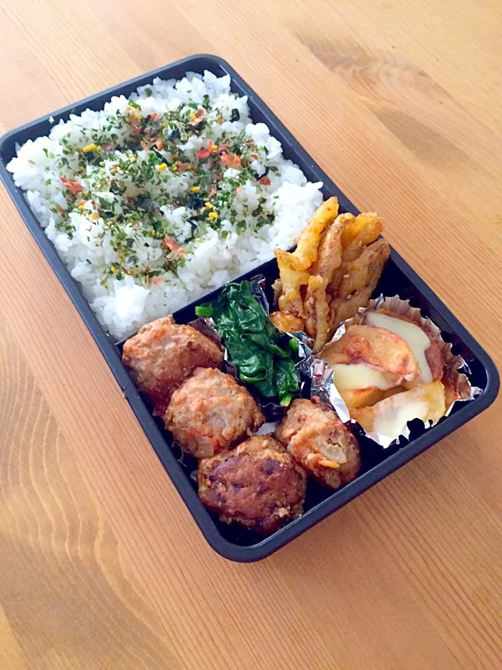 Snapdishの料理写真:おっきいミートボール弁当🍱|meyou..さん