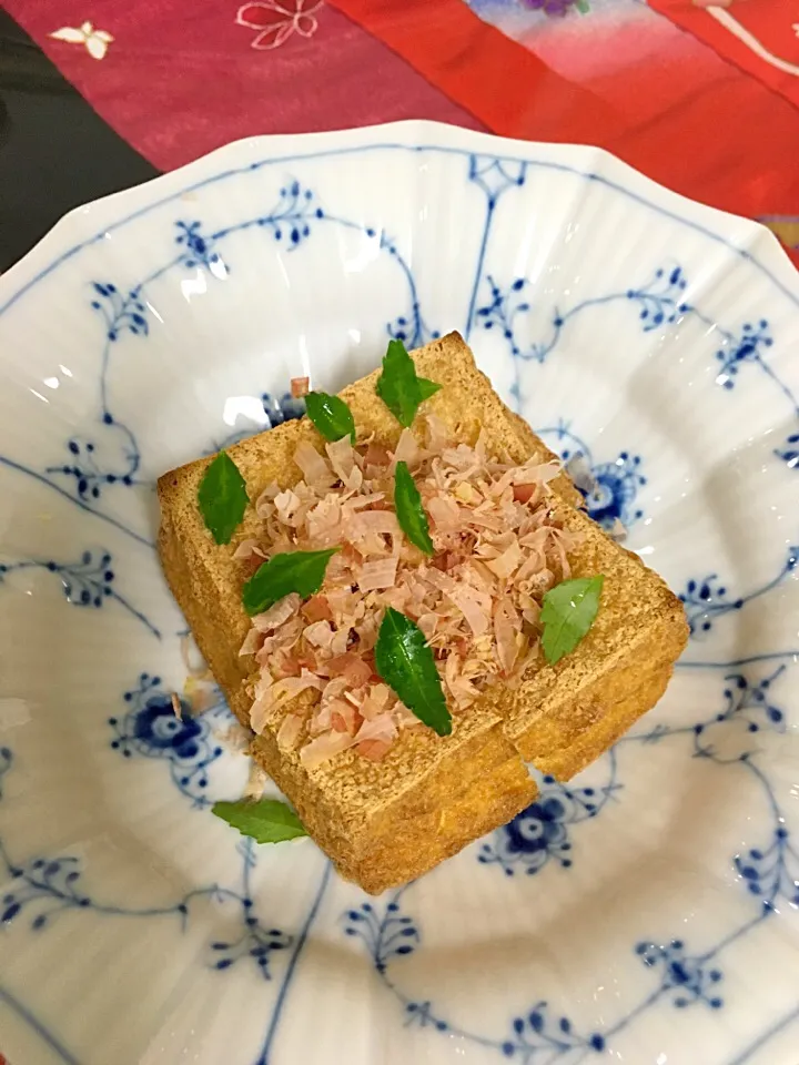 焼き厚揚げ  葉山椒と鰹節添えて|プクママさん