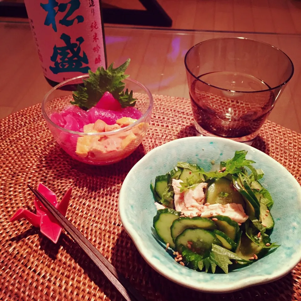 呑兵衛 の 花🌸金  胡瓜と鶏ササミの和え物 鮪と塩水雲丹|mapleさん