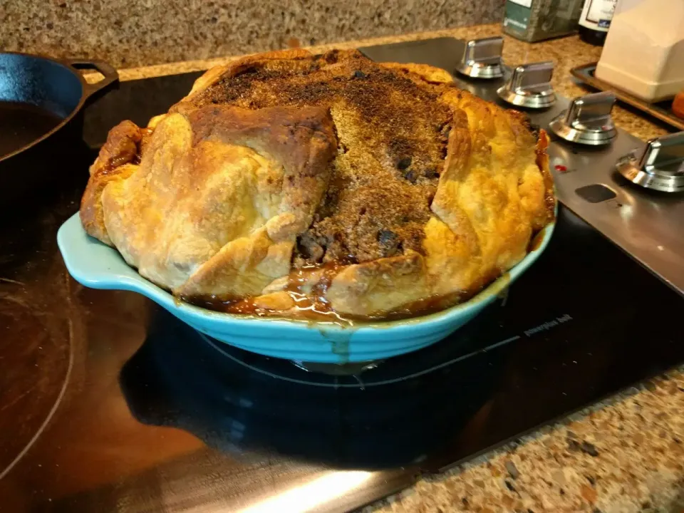 bourbon streusel apple pie|Bill Costlowさん