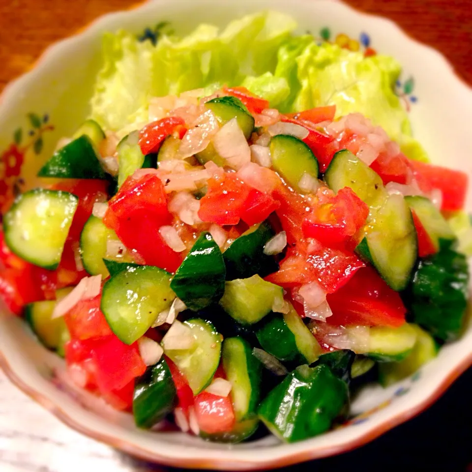 くららさんの料理 スプーンで食べる‼夏のトマト🍅ときゅうりのサラダ⭐|_tsvietさん