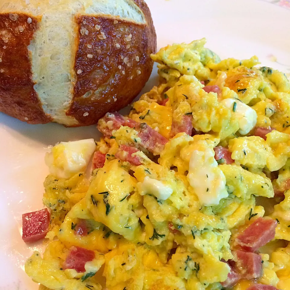 Snapdishの料理写真:Lunch / Scrambled eggs and home baked pretzel buns. 
ディル入れすぎた。|Nanaさん