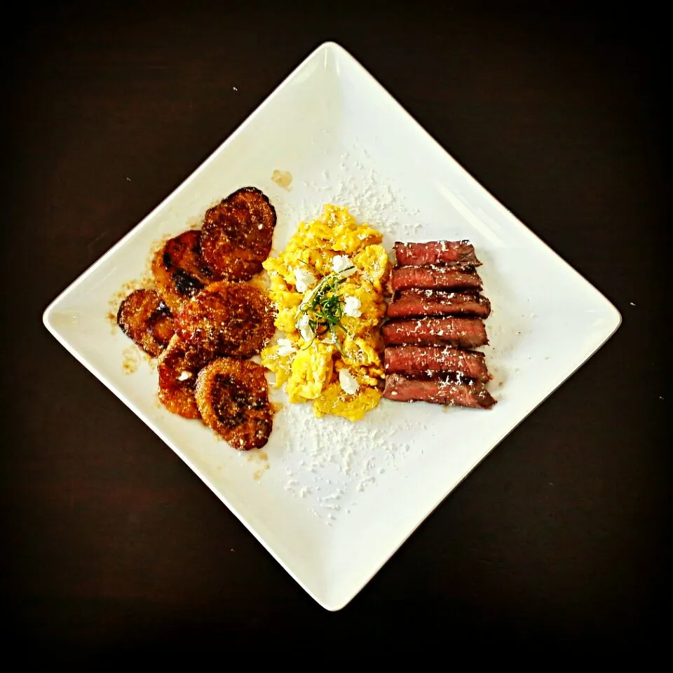 Steak & Eggs con Plantanos Fritos|Chef Cam Wolfeさん