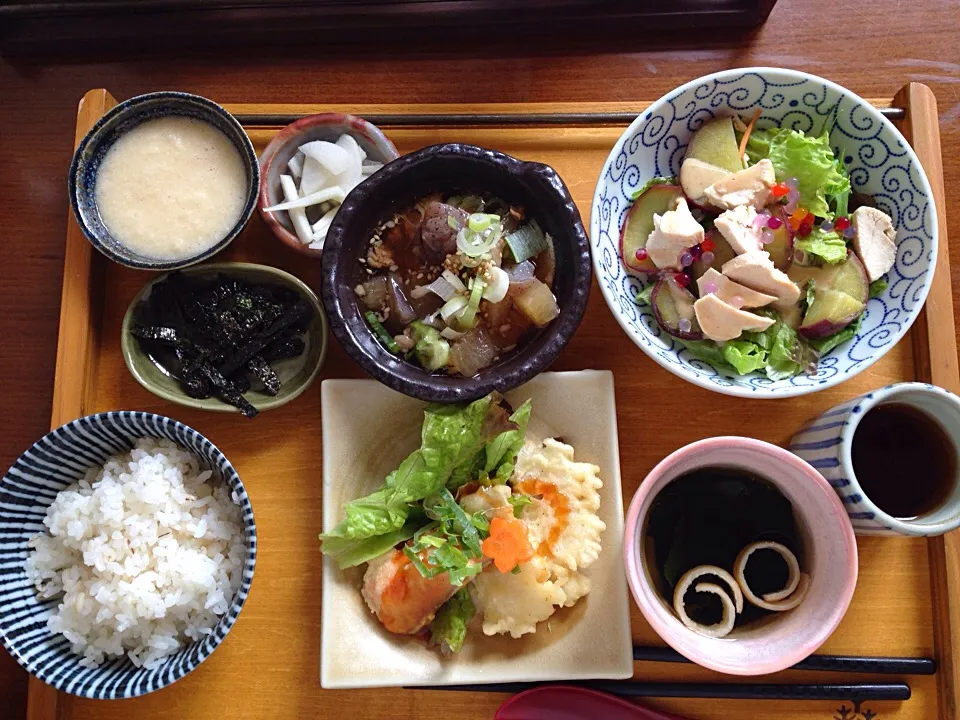 Snapdishの料理写真:和の定食                                                            天ぷらと牛すじ煮込み|ちゃみこさん