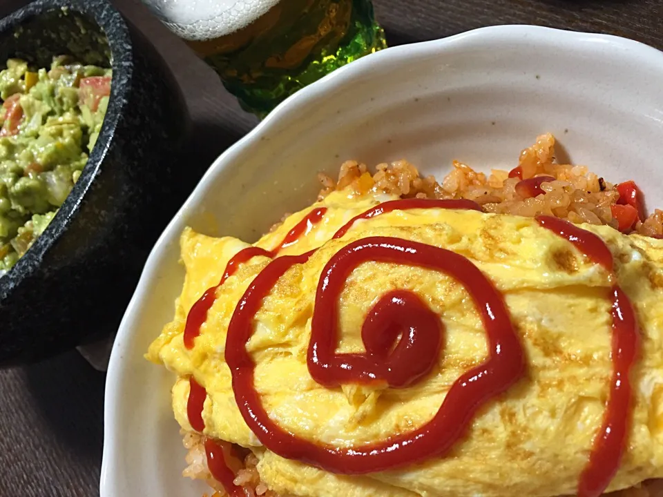 トロトロ玉子のエビオムライスとワカモレとビール 土曜の朝です|naomiさん