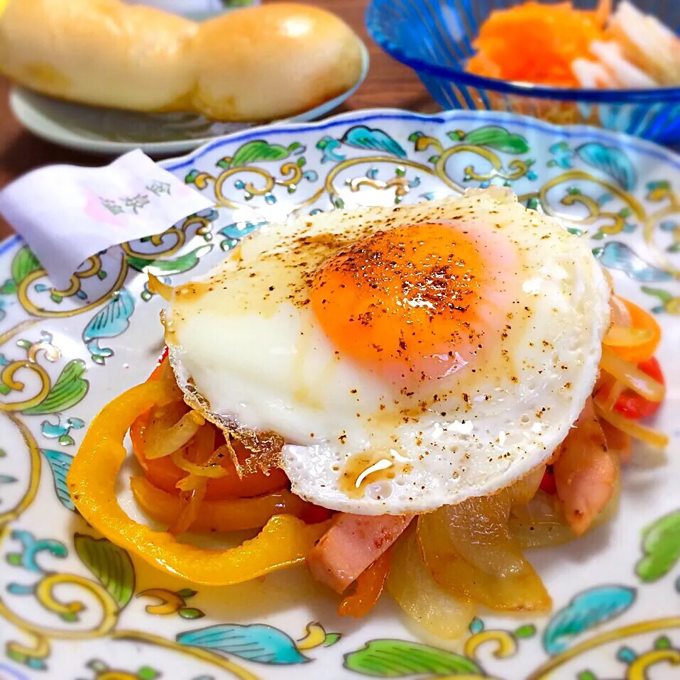 Sauteed vegetable with fried egg, 金泉塩のパン|angiee♡さん