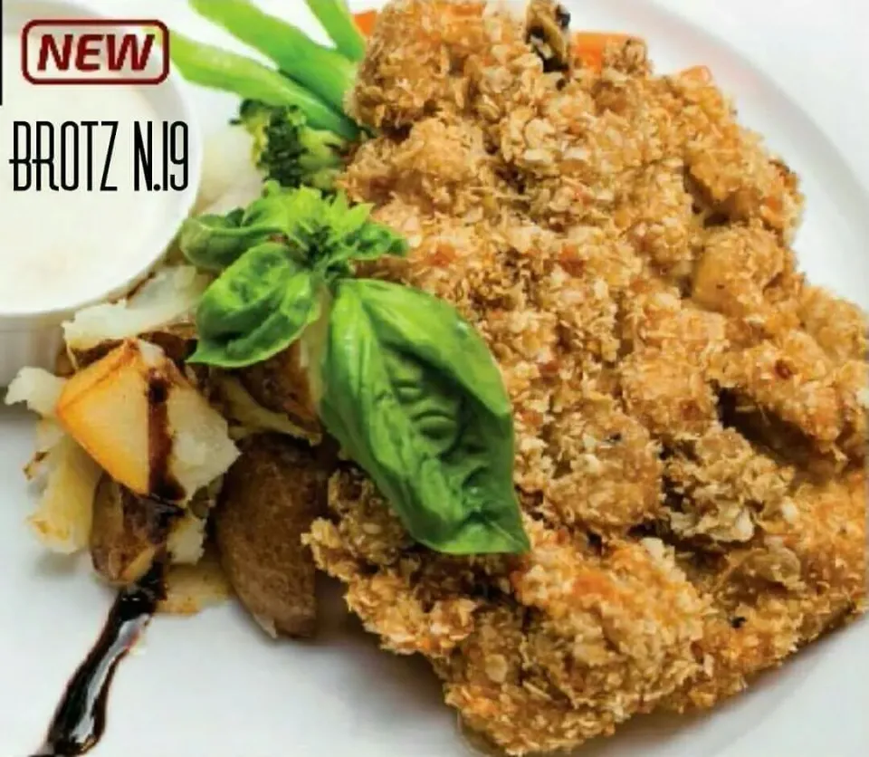 "Peeps, this is what you came for?" NEW on our Menu!! Come and try this for a change!✨These deep fried breaded chicken with oat is delightfully crunchy and is d|Joe Vivekさん