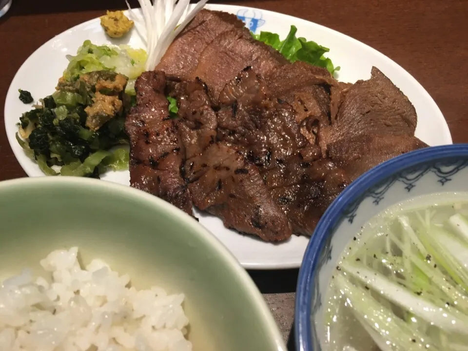 Snapdishの料理写真:みそ漬け牛たん焼、牛たん角煮|お家でbar!さん