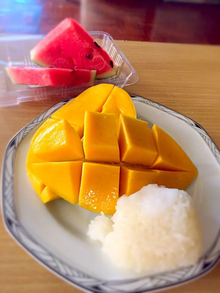 Ripe mango with sweet sticky rice; Signature dish of the Thai sweet.|Chalinee Kalyanamitraさん