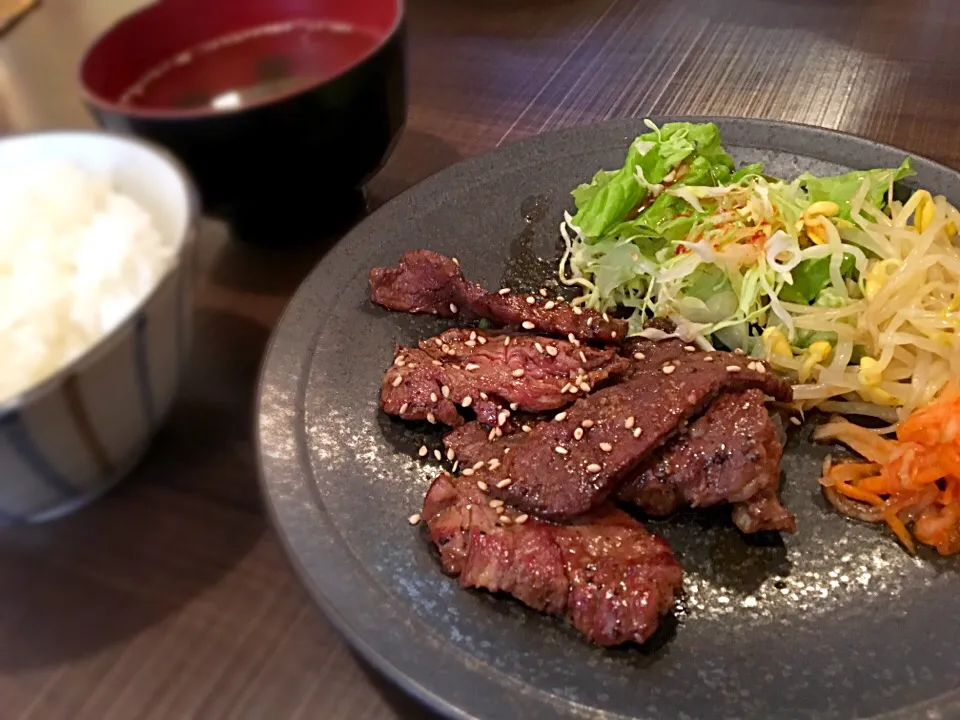 Snapdishの料理写真:焼き肉定食|こさん