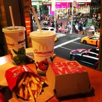 Snapdishの料理写真:Big Mac Combo|うるるとらさん