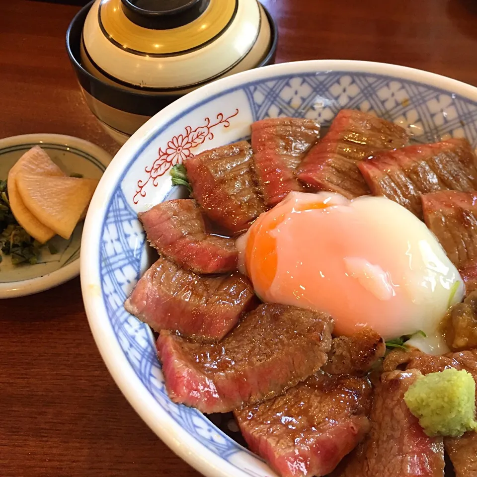 いまきん食堂
あか牛丼♪|tenoaさん