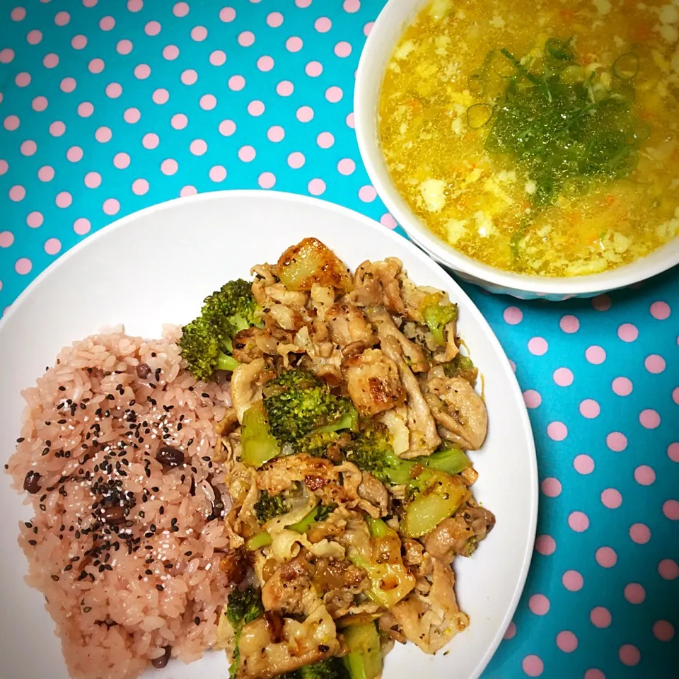 Japanese red bean rice 'sekihan'「赤飯」 with broccoli n' pork & egg n' veg soup.|H3L1DAさん