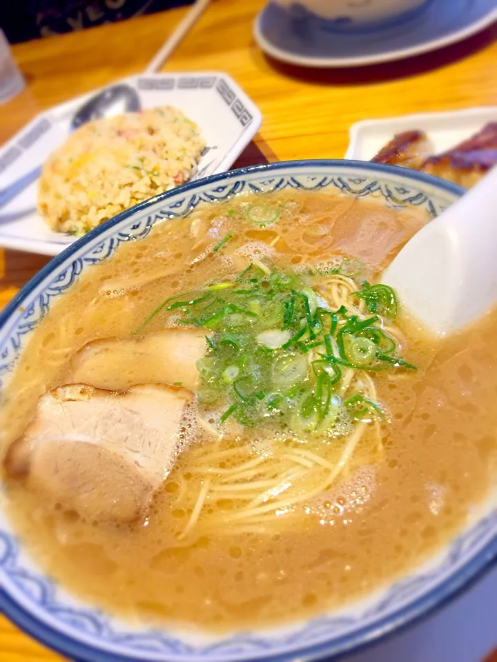 博多といえばとんこつラーメン。|tsuyoshiさん