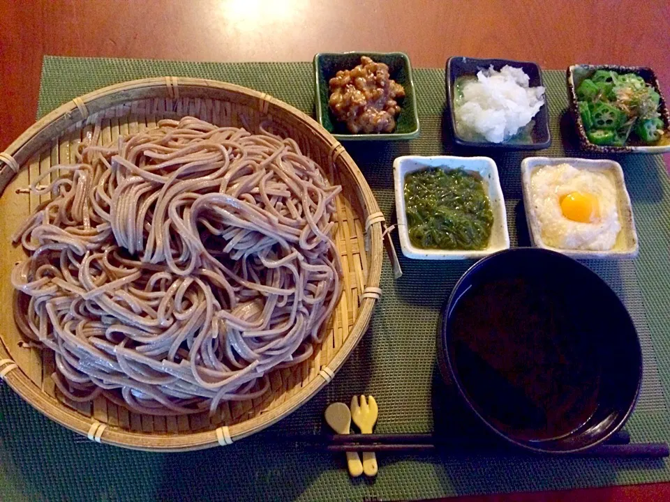 Snapdishの料理写真:Buckwheat of yamato sticky yam,thick wakame leaves,natto,okra,grated radish🌿ねばx2&さっぱり薬味蕎麦|🌈Ami🍻さん