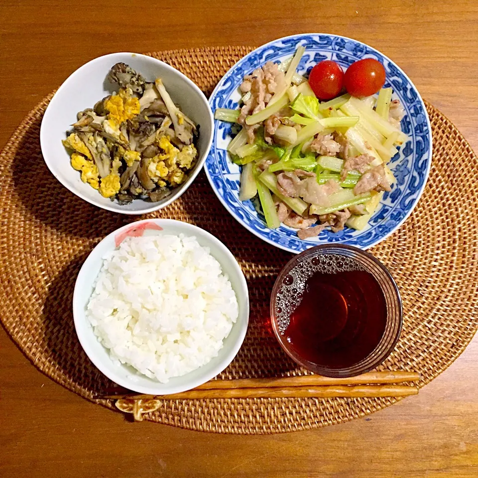 セロリと豚肉の炒め物|わかさん