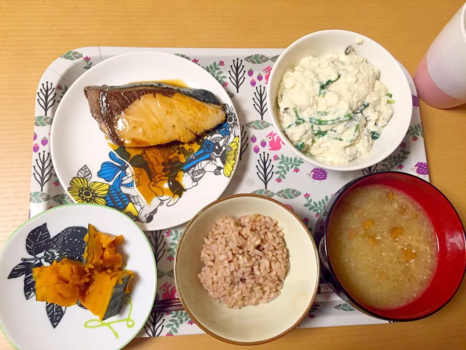 Snapdishの料理写真:5月14日
ブリの照り焼き
ほうれん草としめじの白和え
カボチャの煮物
なめこの味噌汁
玄米|あちゃんみんさん